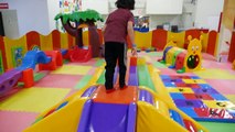Interior patio de recreo familia divertido jugar zona para Niños gigante inflable diapositivas Niños jugar ciento