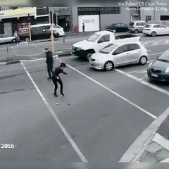 dikkatsiz cep telefonu kullanıcıları ve kazaları - www.ilgincbilgiler.com.tr