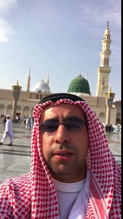 Medine makamı ezan. Hafiz Metin Demirtaş. Danimarka, Umre 2017. Yeşil Kubbenin önünde Medine makamı ezan çalışırken. Medine makamında ezan, makam Beyati. Medine müezzini Esam Buhari taklidi. Azan Sheikh Essam Bukhari. Mescidi Nebevi - Medine-i Münevvere.