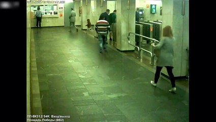 La batterie d'une cigarette électrique s'explose dans le sac à main d'une femme !!