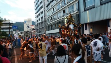 omikoshi au Kogashi Festival d'Atami