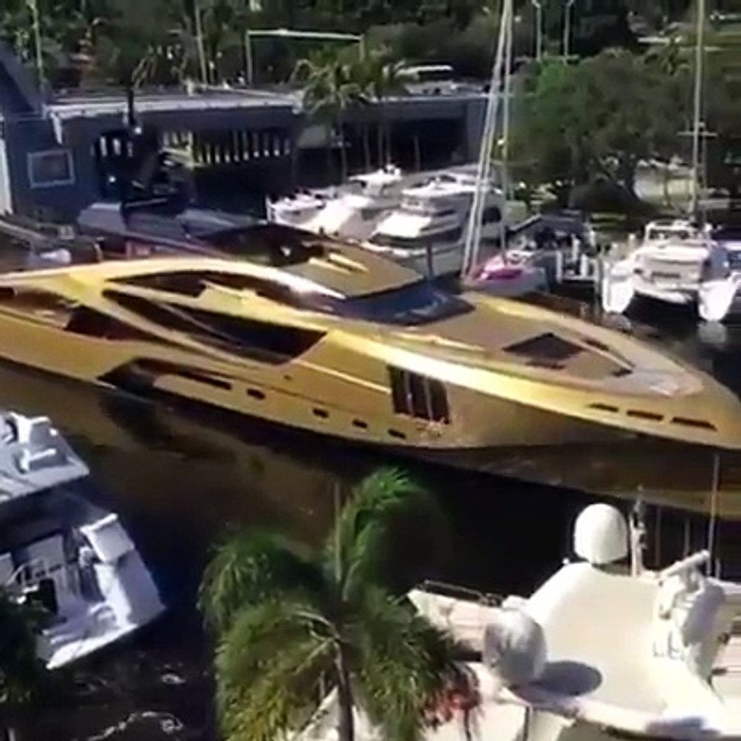 1 billion dollar golden yacht