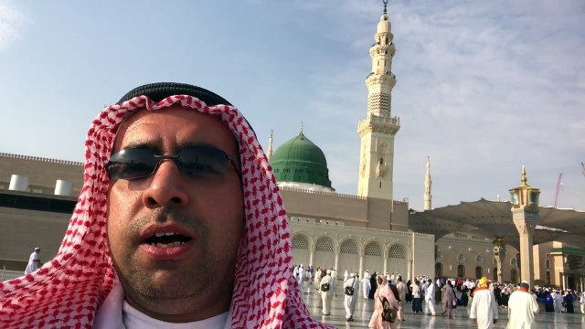 Mescidi Nebevi - Medine-i Münevvere. Yesil Kubbe önünde Medine makamı ezan çalışırken. Madinah Essam Bukhari. Medine makamında ezan, makam Beyati. Medine müezzini Esam Buhari taklidi. Azan Sheikh Essam Bukhari. Medine makami ezan. Arap makami ezan.