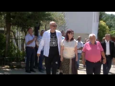 Ora News – Mediat greke: Rama me pushime në Parga. Ja si përgjigjet kryeministri