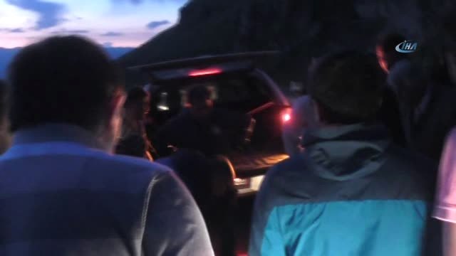 Otomobil Uçuruma Yuvarlandı: 3 Ölü, 1 Yaralı