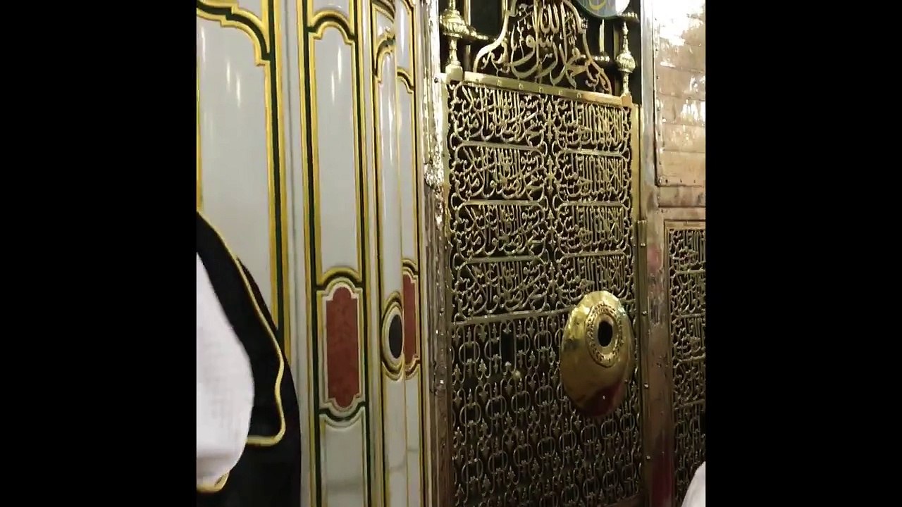 Ravzada Peygamberimizin huzurunda selamlama. Ravza-i Serif. Rawdah Al Sharifah. Mescidi Nebevi Ravda-i Serif. Peygamberimizi nasil selamlamali. Masjid Nabawi. Metin Demirtaş.Umre 2017. Ravza-ı Mutahhara. Peygamber (SAV)'in Kabri Şerifi yakından götüntüsü.