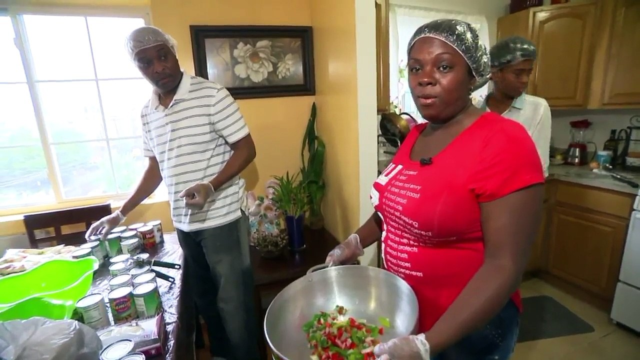 Former Homeless Woman Prepares Home-Cooked Meals For People Living on Street