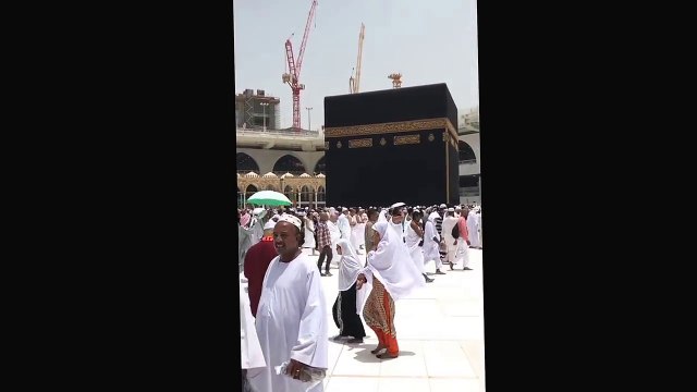 Kabeyi ilk görünce nasıl dua etmeli. Hafiz Metin Demirtaş. Danimarka Umre 2017. Kabeyi ilk gördügün anda hangi dua edilmeli. Kabe'de dua ederken. Kabede nasil dua etmeli. Tavaftan sonra nasil dua. Rüknü Yemani de nasil dua etmeli. Rabbena Atina dualari.