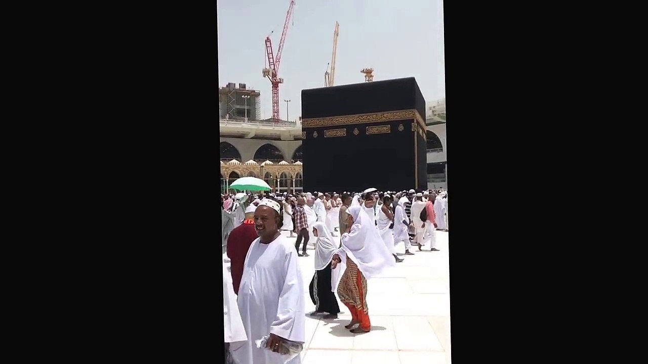 Kabeyi ilk görünce nasıl dua etmeli. Hafiz Metin Demirtaş. Danimarka Umre 2017. Kabeyi ilk gördügün anda hangi dua edilmeli. Kabe'de dua ederken. Kabede nasil dua etmeli. Tavaftan sonra nasil dua. Rüknü Yemani de nasil dua etmeli. Rabbena Atina dualari.