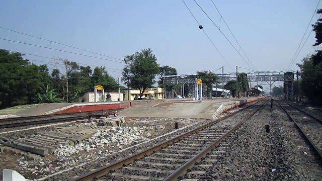 Cruising SRC WAP-4 with Howrah - Yeshwantpur Duronto Express