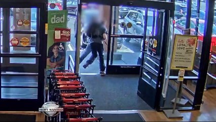 Скачать видео: Surveillance Footage Captures Man Stealing Cologne, Shoving Security Guard as he Runs Away