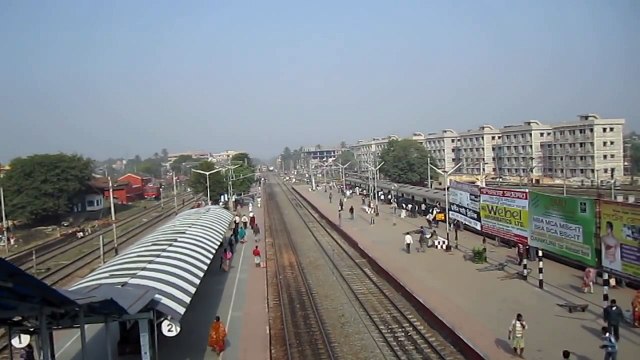 12302 NDLS HWH RAJDHANI RIPPING THROUGH DANKUNI JN