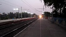 GZB WAP-7 tearing the tracks at Gobra with Howrah - New Delhi Yuva Express