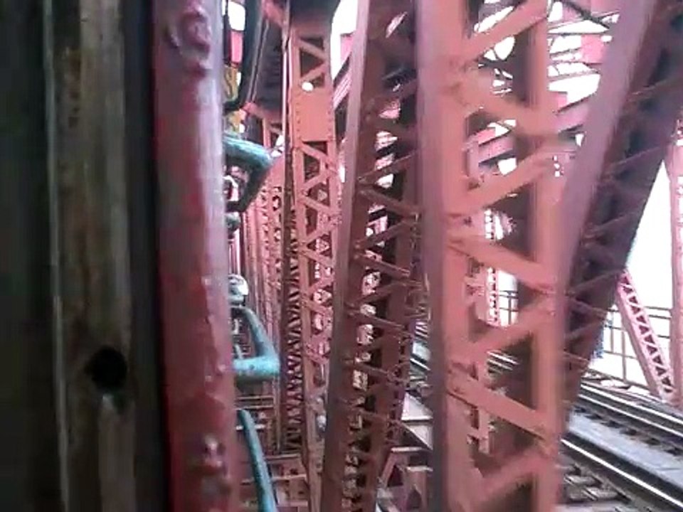 IRFCA- Bagh Express crosses Kiul Jn.-Luckeesarai Jn. Bridge.3gp