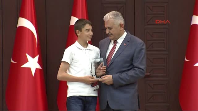 Binali Yıldırım 15 Temmuz Temalı Resim ve Kompozisyon Yarışması Ödül Törenine Katıldı -5