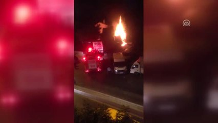 Bahçelievler'de Park Halindeki Kamyonet Yandı