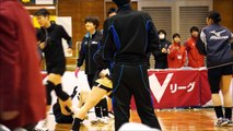 〖女子バレー〗Vリーグ選手の試合前ストレッチ（柔らかすぎです）➀