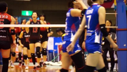 〖女子バレー〗応援団に挨拶をする狩野選手