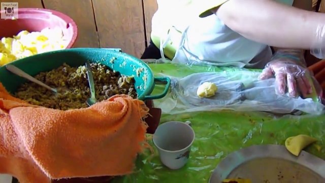 Street Foods Around The World 06 - Street Foods To Try When Visiting Colombia - Colombian Street Food