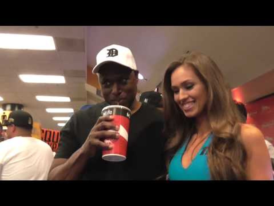ring girl of mayweather vs pacquiao going for manny - EsNews boxing