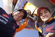 Marc Márquez y Dani Pedrosa lo pasan mal a bordo de un globo