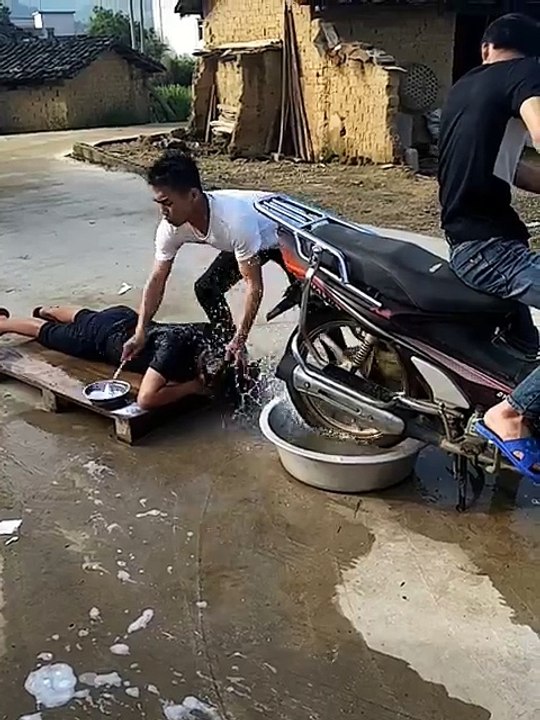 न्यू जेन्टस ब्यूटी पार्लर* अब बस ये देखने को रह गया था