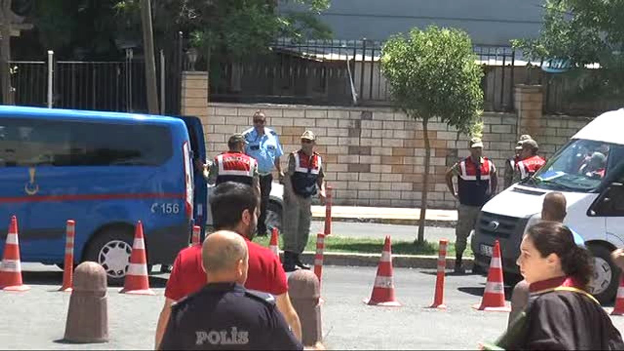 Sosyal Medyada Terör Propagandası Yapan 8 Zanlı Adliyeye Çıkarıldı