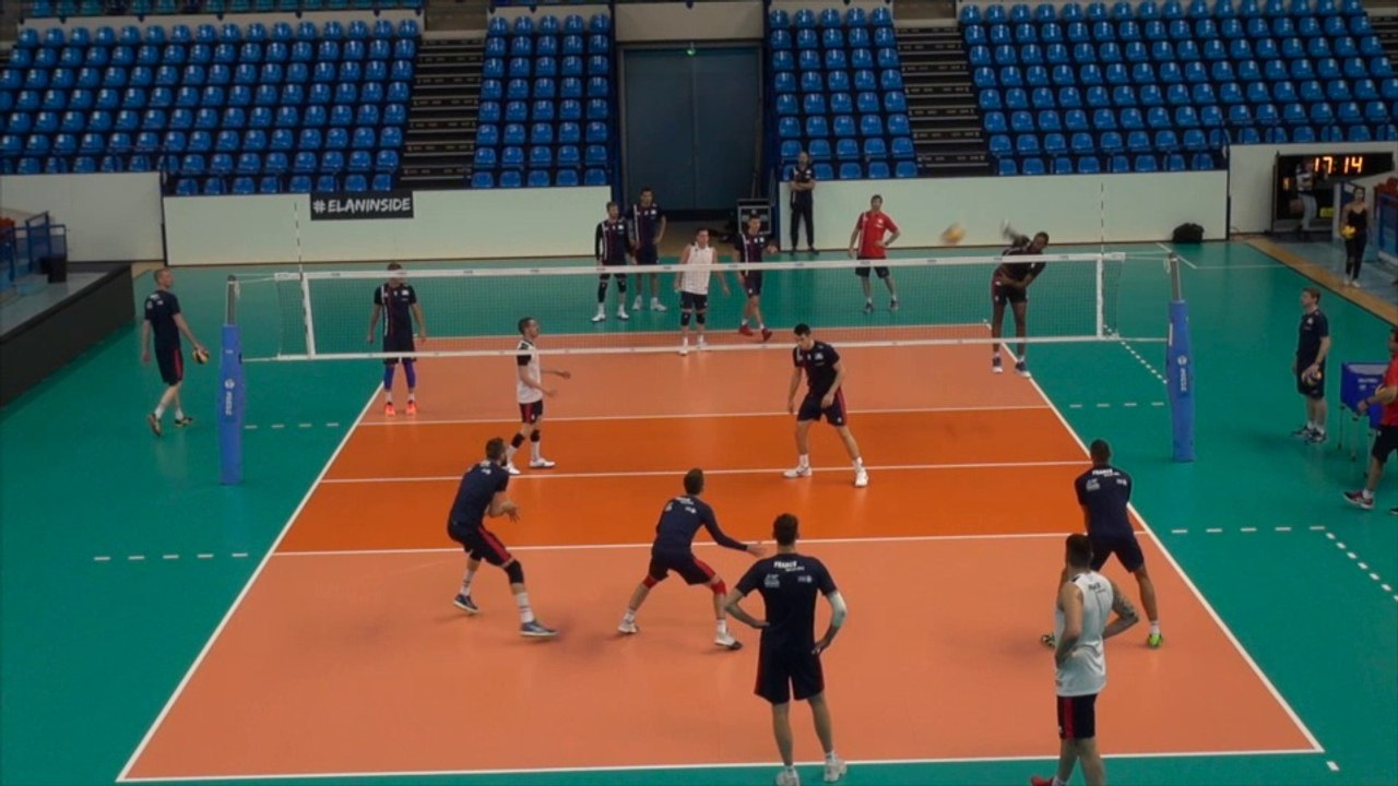 L'équipe de France de volley-ball s'entraîne à Pau