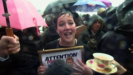 Fan offers Prince Harry tea in rain-soaked Sydney
