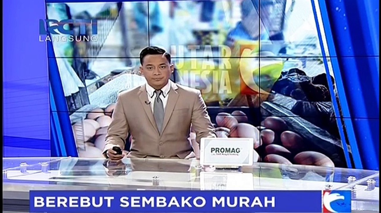Ratusan Ibu Saling Dorong Berebut Sembako Murah