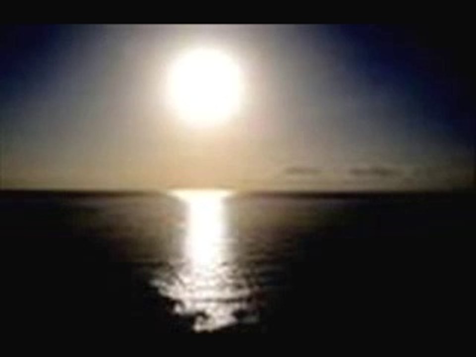 يا قمرة الليل اضوي عليا  من نور شيخي خير البريا