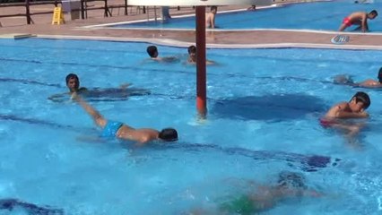 Vatandaşlar Ramazan Ayında Havuzlarda Serinlemeye Çalışıyor