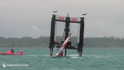 Violent chavirage d'un bateau de la coupe de l'America ! Team New Zeland