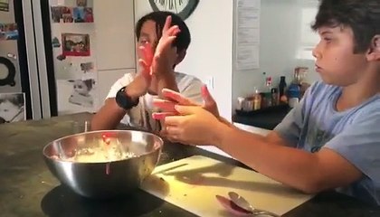 Le slime c'est à la mode, donc a testé, mais le hand spinner c'est quand même mieux