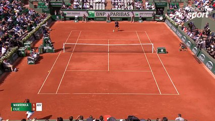 Roland-Garros 2017 : Le coup de canon de Wawrinka pour breaker Cilic ! (2-0)
