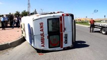 Hasta Taşıyan Ambulans ile Otomobil Çarpıştı: 5 Yaralı