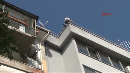 Işsiz Genç,işkur'un Çatısından Atlamak Istedi