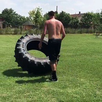 Nikola Jokic s'entraîne avec.. un pneu de tracteur