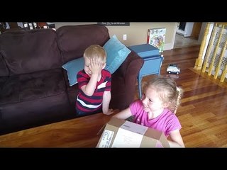 Скачать видео: Little Boy Less Than Impressed With Gender Reveal