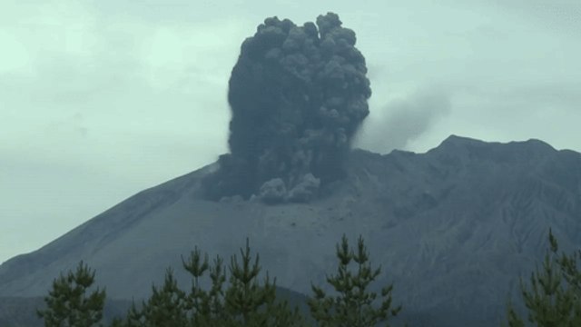 Extraordinary Footage Shows Eruption at Sakurajima Volcano
