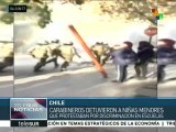 Carabineros chilenos reprimen protesta de liceístas y detienen a diez