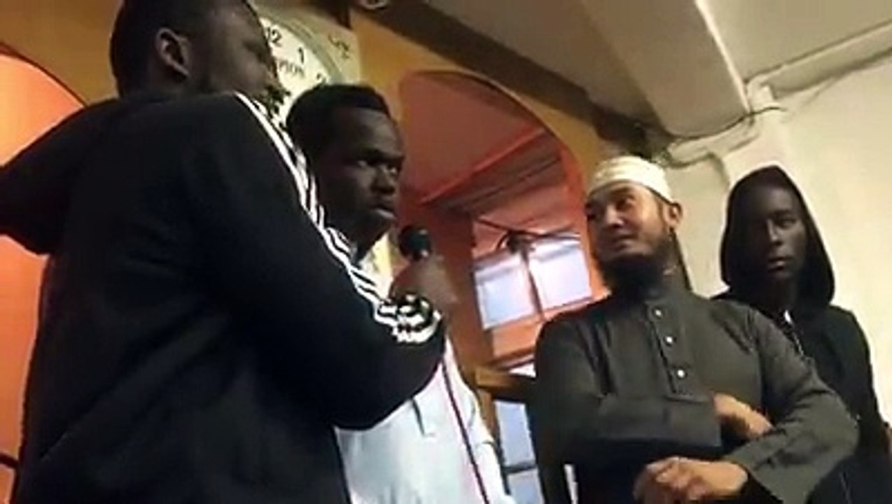 Tioté a participé à la construction d'une mosquée à Newcastle