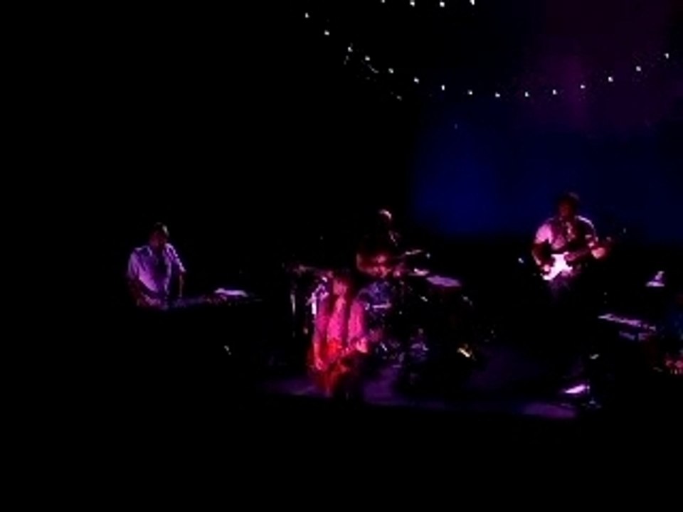 Feist - Inside and Out (Live in Bordeaux)