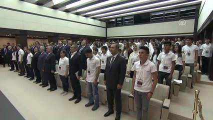 Başbakan Yıldırım: "Gençlerimiz Bu Destansı Mücadelenin Kahramanlarıdır"