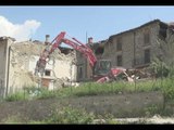 Grisciano (RI) - Terremoto, demolizione controllata degli edifici (07.06.17)