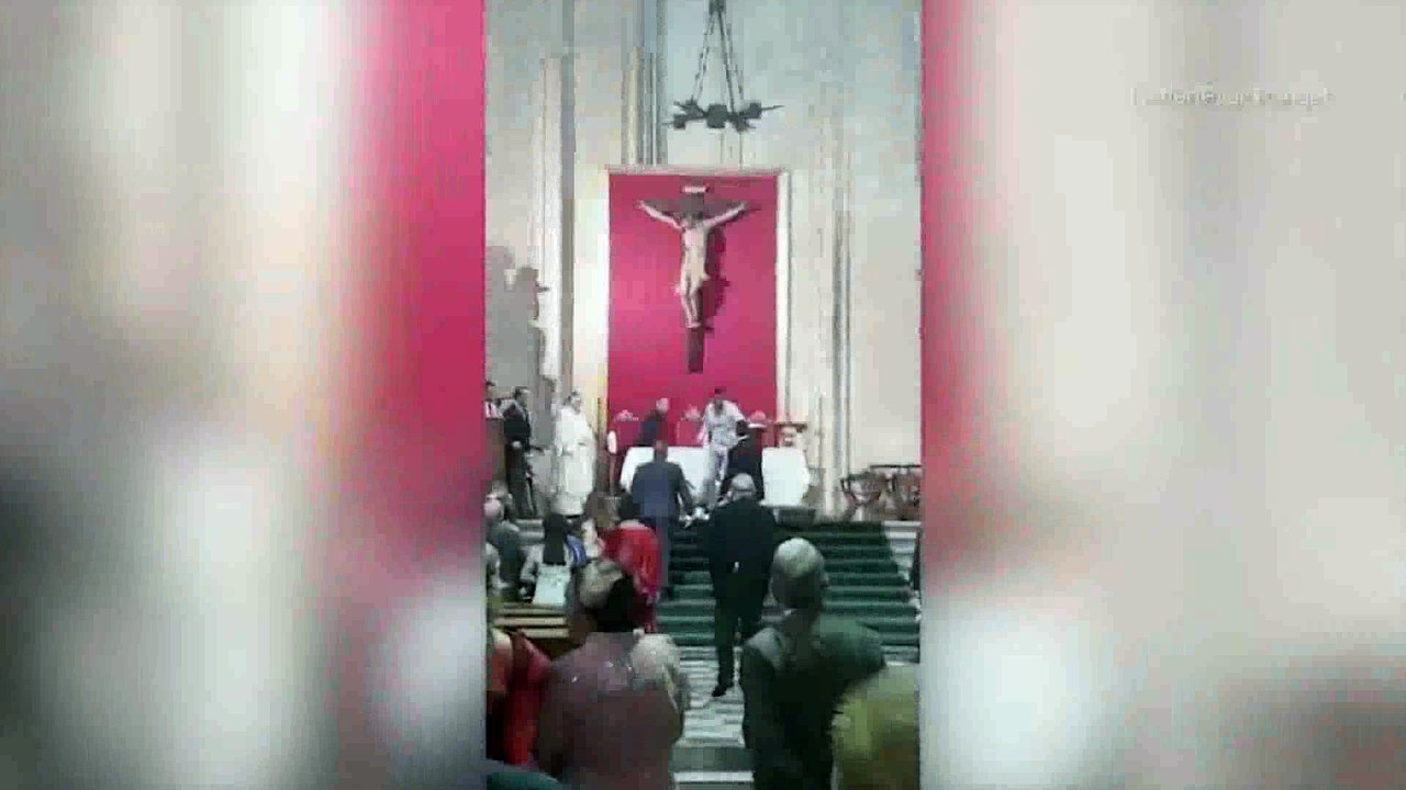 Muçulmano invade casamento para gritar 'Alá é grande'