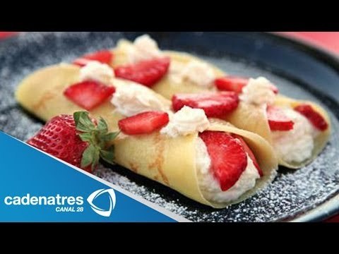 Receta de crepas de fresas con crema / Postres para el 14 de febrero