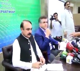 ایک صحافی نے دانیال عزیز کو معافی مانگنے پر مجبور کر دیا