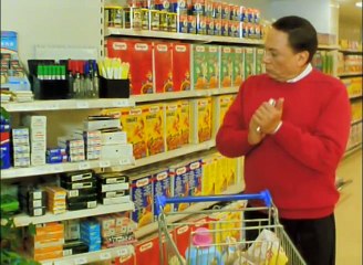 شاذ يحاول التقرب من بخيب بالسوبر ماركت - فيلم هاللو امريكا -