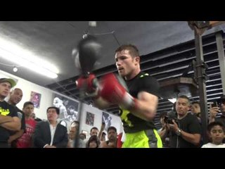canelo alvarez throwing hundreds of punches working double end bag EsNews